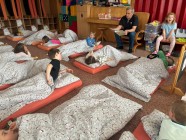 Prarodiče čtou dětem