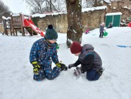 Zkoumání vlastností sněhu, experimentování. 