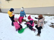 Zkoumání vlastností sněhu, experimentování. 