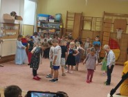 Jarní besídka ke Dni matek s tvořivou dílnou - taneček Sýkora a vrabeček