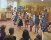 Jarní besídka ke Dni matek s tvořivou dílnou - zahajovací taneček 